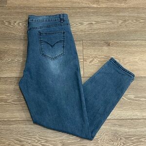 United Hearts Women’s Sz 16 High Rise Mom Jeans